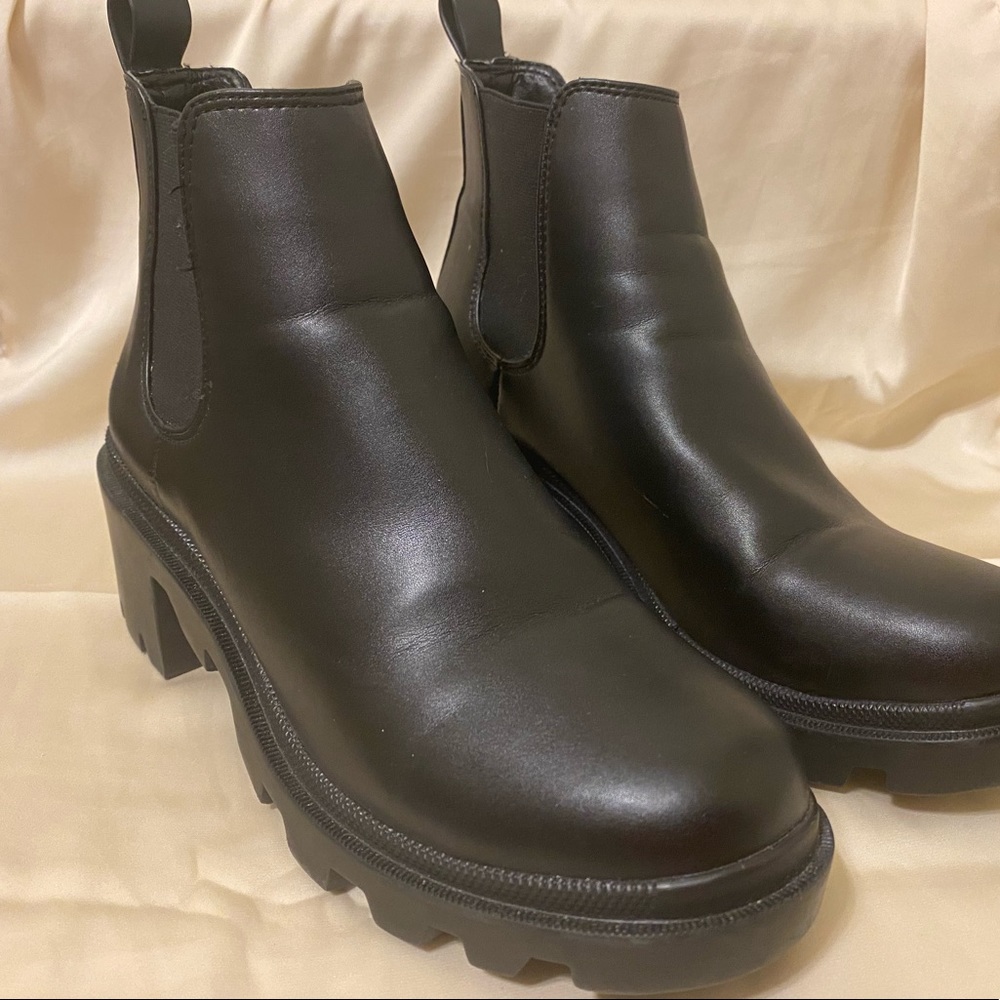 Steve Madden Black Chelsea Boots W/O Box Size 7